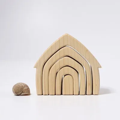 בית מעץ עם 5 שכבות בצבע עץ טבעי