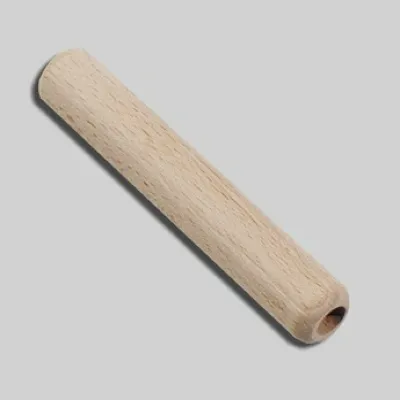 צינור מעץ בעל פתח אחד דק ופתח אחד עבה, לשני עוביי עיפרון.