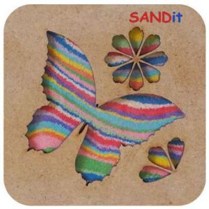 ערכה מרובעת בצבע חום עם הכותרת SANDIT, עם פרפר צבעוני.