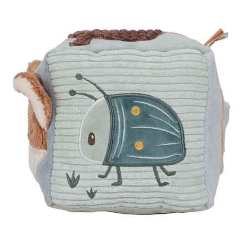 קוביה רכה בגווני תכלת חום ולבן, עם ציור של חיפושית ירוקה