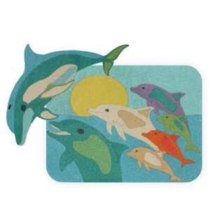 תמונת חול צבעוני של דולפינים שוחים בים