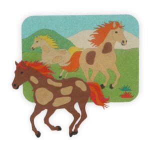 תמונת חול צבעוני של שלושה סוסים