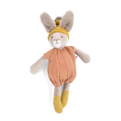 בובת ארנב רך אפור עם כובע וגרביים בצבע חרדל ואוברול בצבע ורוד