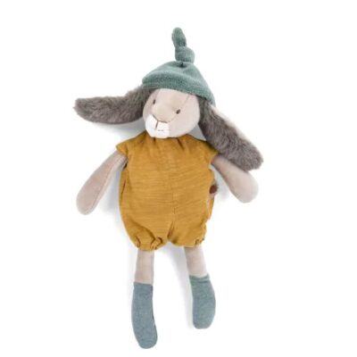 בובת ארנב רך אפור עם כובע וגרביים בצבע כחול, ואוברול בצבע כתום חרדל